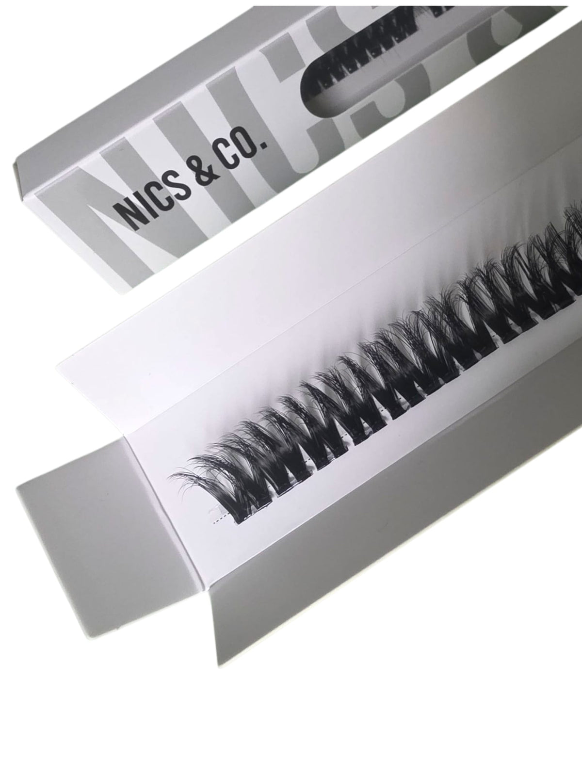 NICS & LASHES – Prime Glam - Selbstklebende, bandlose Nachfüll-Box (eine Länge, ca. 24 Segmente)
