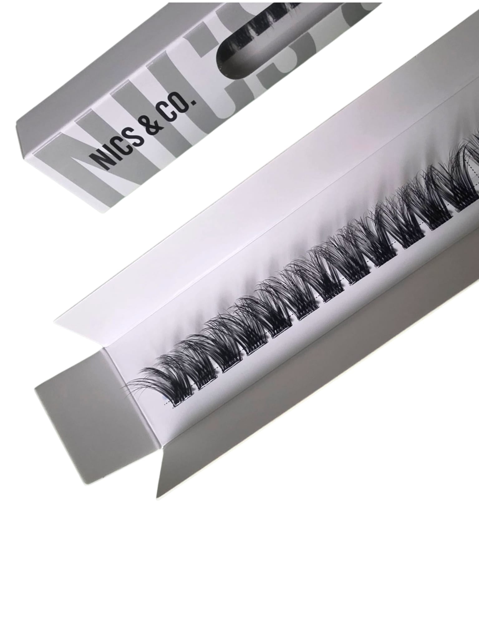 NICS & LASHES – Blick Changer - Selbstklebende, bandlose Nachfüll-Box inklusive Versiegler (eine Länge, ca. 24 Segmente)